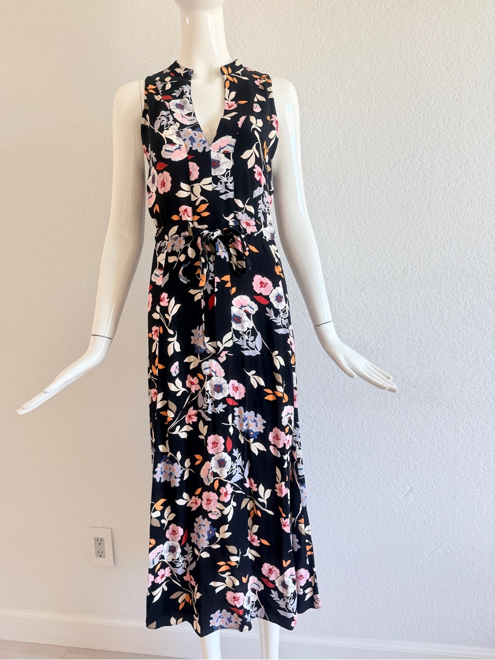 Bi time Black Floral V-Neck Maxi Dress with Tie Waist